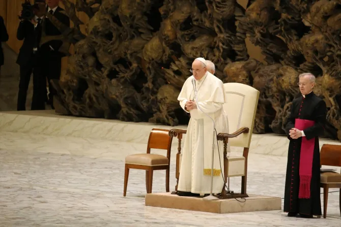 El papa pide no ceder a “la lógica de las armas” en su mensaje de Pascua