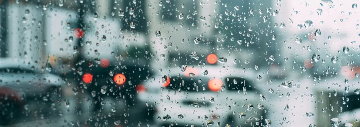 Lluvias ligeras para hoy, tormentas y descenso el fin de semana