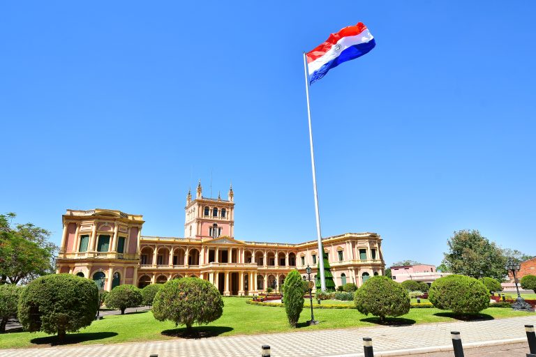 Paraguay llega al grado de inversión, reconocido por la calificadora Moody’s