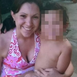 Mulher é presa por envenenar familiares com bolo de Natal; três morreram