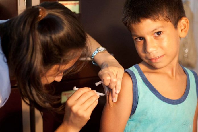 Vacuna contra la varicela, esencial para proteger a los más pequeños, disponible en todos los servicios de salud