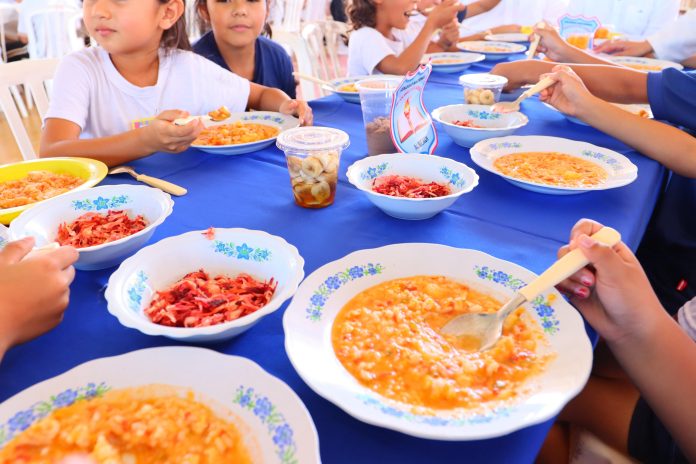 «A partir de hoy ningún niño en Paraguay va a pasar hambre» afirma Peña al universalizar alimentación escolar