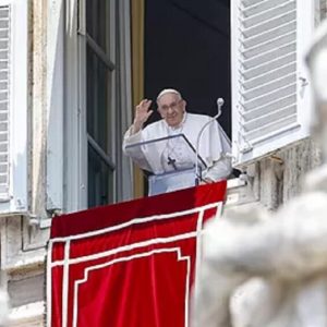 El papa Francisco padece neumonía, anuncia el Vaticano