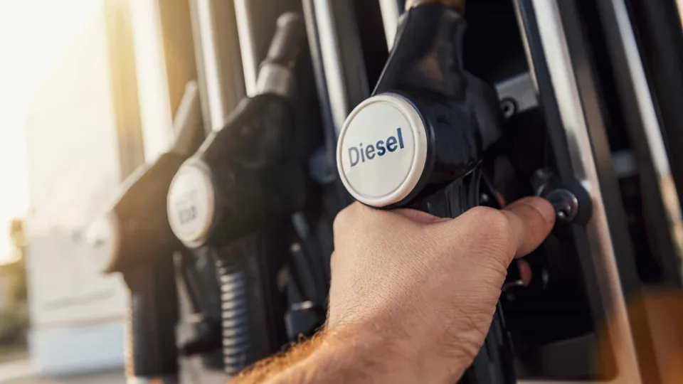 Petrobras aumenta preço do diesel em mais de 6% a partir de hoje sábado (1º)