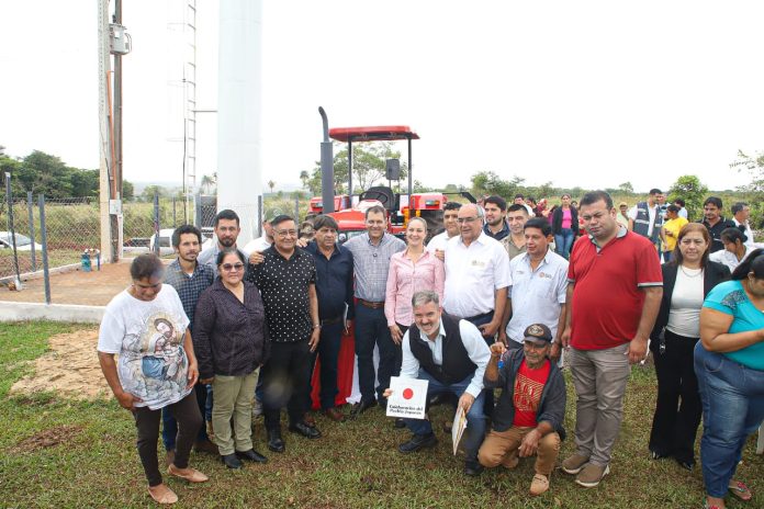 Equipos agrícolas y sistema de agua benefician a productores de Amambay