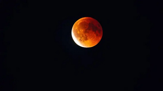 Eclipse lunar quase total poderá ser visto do Brasil: que horas começa e como observar