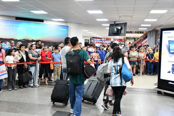 Movimiento de pasajeros en aeropuertos creció 12 % en siete meses del 2026