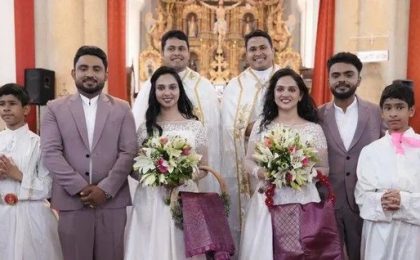 Os gêmeos que se casaram com irmãs gêmeas em celebração feita por padres gêmeos e com coroinhas gêmeos