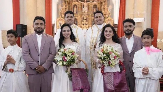 Os gêmeos que se casaram com irmãs gêmeas em celebração feita por padres gêmeos e com coroinhas gêmeos
