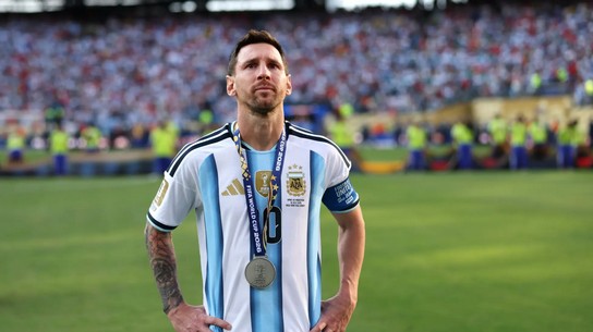 Lionel Messi, leyenda del fútbol y multimillonario, anuncia su retiro de la selección argentina