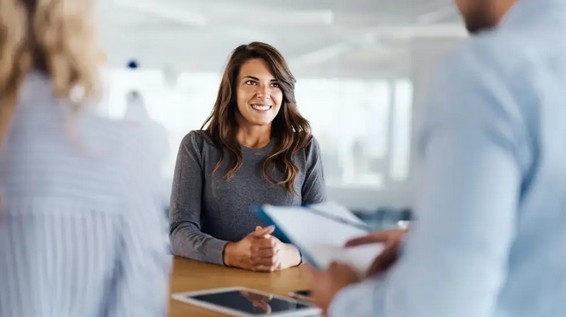 Tres expertos recomiendan qué hacer y qué evitar al usar la IA para buscar trabajo