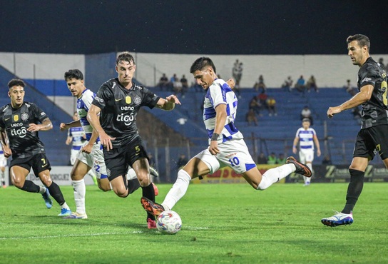 2 de Mayo golpea sobre el final y deja a Olimpia con las manos vacías