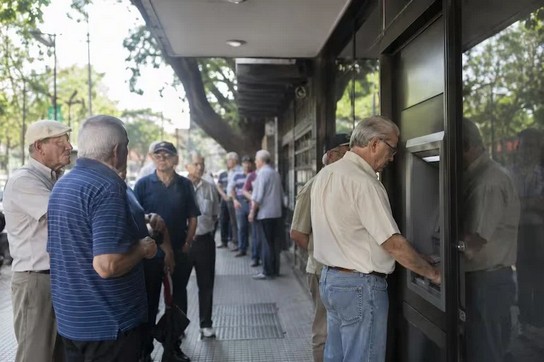 Oñepyru okobra umi veterano, adulto mayor ha ambue pensionado Estado-guáva
