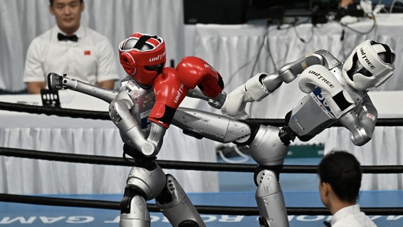Robots pulverizan récords humanos en competición robótico-deportiva en Pekín