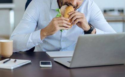 Ocho horas sentado: ¿Qué le pasa al cuerpo cuando somos sedentarios?