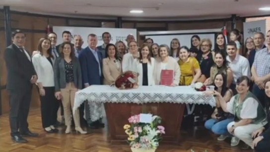 Docente paraguaya culmina su doctorado a sus 93 años
