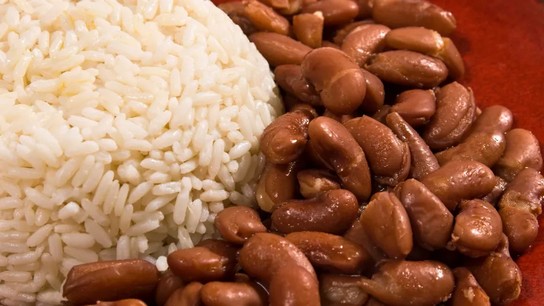 Estudo associa arroz e feijão a dieta mais saudável, barata e sustentável