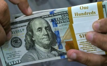 Dólar fecha em queda e Bolsa tem forte alta em meio a ameaças de sanções dos EUA contra Irã