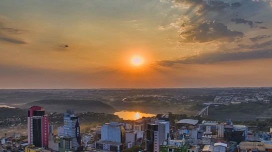 CDE vende hasta US$ 578 más barato el mismo iPhone que São Paulo: el factor que mantiene al Este como polo de compras