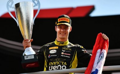 ¡La Tricolor ruge en lo más alto de Monza! Joshua Duerksen conquista la Sprint de F2