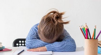 El impacto de la falta de sueño en la niñez: ¿El cansancio digital se confunde con TDAH?