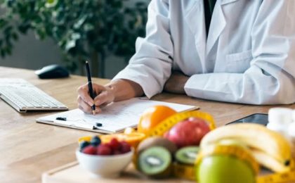 Como comer mais fibras: hábito simples com frutas pode ajudar