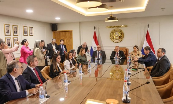 Ejecutivo presenta proyecto de Presupuesto 2027 por USD 27.700 millones