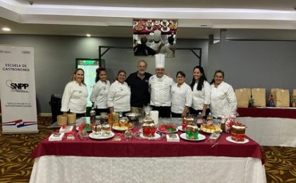 SNPP omotenondéta peteĩ curso de cocina navideña táva Lambarépe