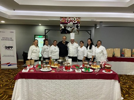 SNPP omotenondéta peteĩ curso de cocina navideña táva Lambarépe