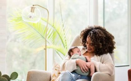 Las mujeres postergan la maternidad y el reloj biológico redefine sus opciones