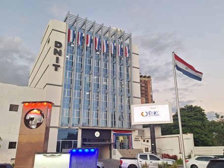 DNIT inicia plan piloto para implementar la factura electrónica de exportación