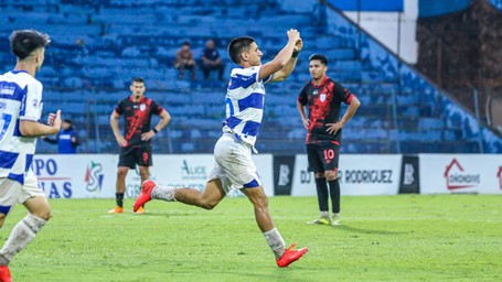El 2 de Mayo vence a Ameliano y es el único líder del Clausura