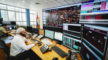 Ante anuncio de tormentas: ANDE activa protocolo de apoyo en emergencias