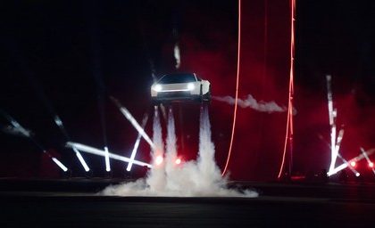 Así es el Tesla Roadster: Vuela y acelera de 0 a 100 en menos de un segundo