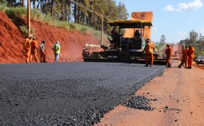 Paraguay puede sostener la inversión en obras públicas y cumplir la meta fiscal, afirma el BID