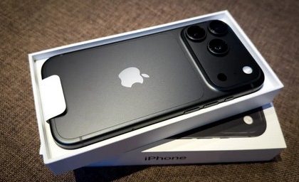 Apple adia entregas do iPhone dobrável nos EUA de outubro para janeiro após início da pré-venda